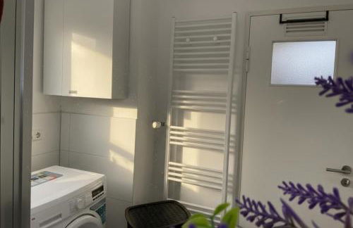 Spacious Apartment with Balcony - nearby Schlosspark - APOLONIAliving - Foto 10