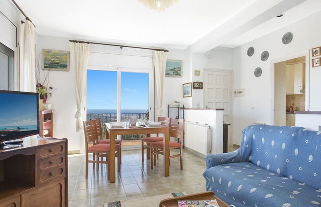 Serene Villa in Lloret de Mar With Private Swimming Pool - Photo 4