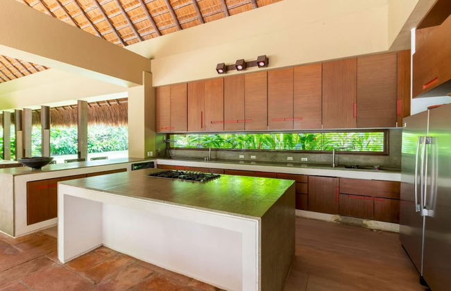 Atonishing 5BR Villa at Mesa de Yeguas - Photo 10