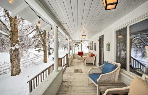 Modern Farmhouse with Movie Room - 6 Mi to Lake! - Foto 4