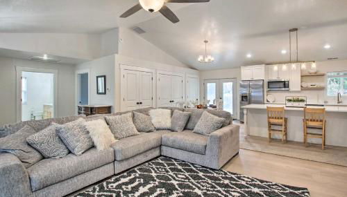 Cozy and Chic Abode about 11 Mi to Bloomington Lake - Foto 4