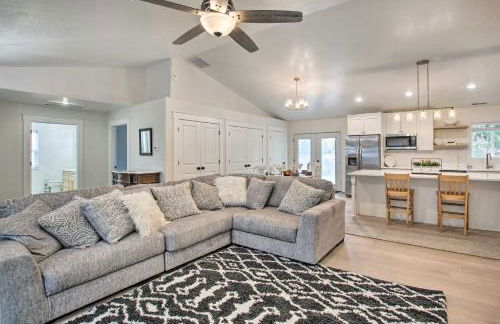 Cozy and Chic Abode about 11 Mi to Bloomington Lake - Foto 4