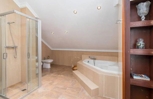 Chalet con Jardín junto a la Playa de Berria - Foto 5