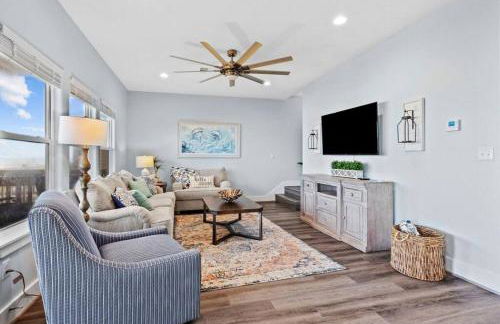 Noisywaves - Beachfront Paradise with Hot Tub, Yard, and Game Room - Foto 67