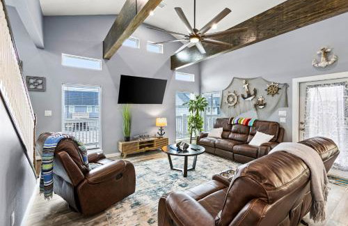 Relax And Sea NEW Luxury Canal-View Escape Gated Community Firepit and Decks - Foto 9