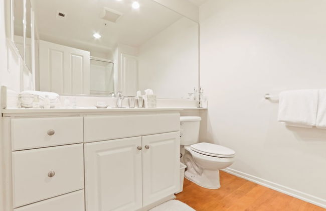 Global Luxury Suites at The Village - Photo 39