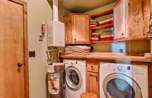 Hot Tub and Mtn Views Woodsy Cabin in Greer - Foto 17