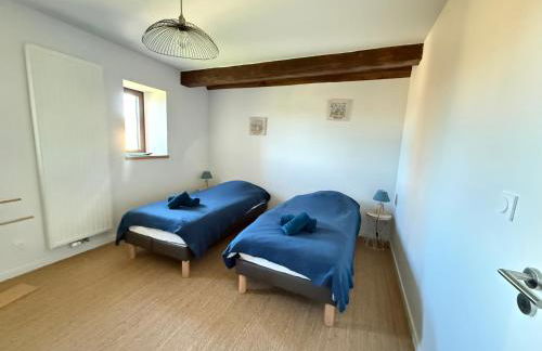 Le Pressoir, maison au calme, grand jardin, vue dégagée sur les champs, belle terrasse, 3 chambres, 2 sdb, 2 WC, parking privé, 5 kms de Bayeux et 7 kms plage d'Arromanches au coeur des plages du débarquement - Foto 17