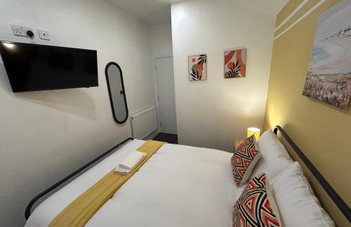 Minstead Houses 5 Bedroom Large House inc 3 Twin Rooms B24 just off M6-J6 Free Parking Driveway 2 Showers Bath 2 WCs Fast Wi-Fi Garden Airport NEC Contractor HS2 Teams Weekly Stays Welcomed Best-in-Class - Foto 7