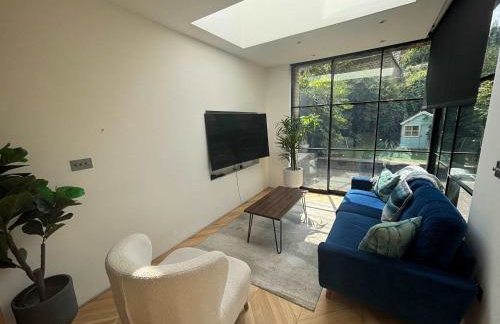 Stunning 3 Bed Victorian House - Idyllic Location - Foto 27