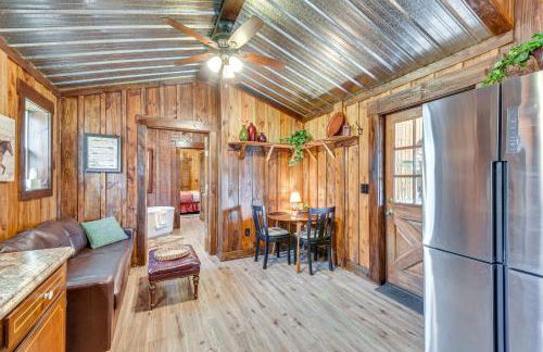Clarkesville Rustic Hideaway on 38-Acre Farm! - Foto 7