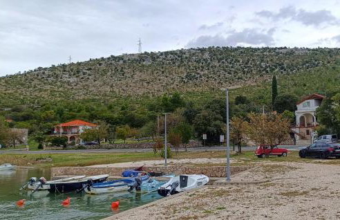 Amazing Home In Modric With Wifi - Photo 14