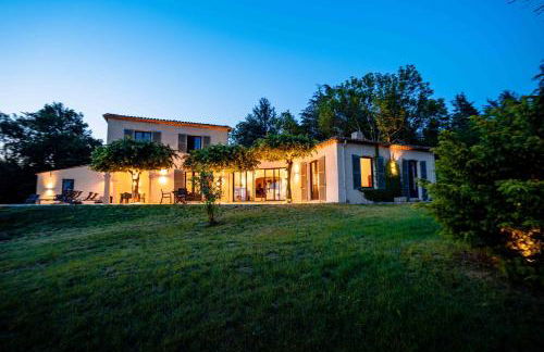 Le mas du roulier, villa provençale chic, 320m2 au calme avec vue 180 sur puy de Dôme - Foto 4