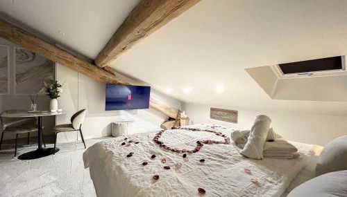 Cocon Blanc câlin avec Jacuzzi privatif - LoveRoom Insolite - Foto 4