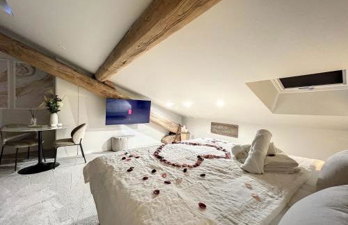 Cocon Blanc câlin avec Jacuzzi privatif - LoveRoom Insolite - Foto 4