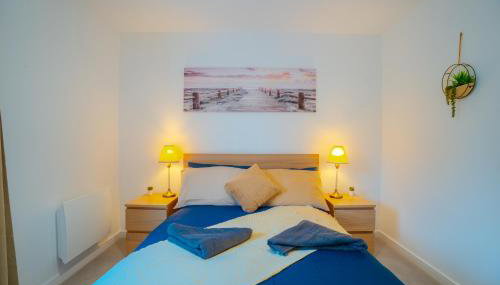 2 Bed Stylish Stay - By Holiday homes - Foto 5