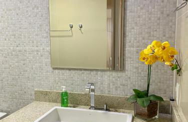 Apartamento confortável, localização extra -recepção 24h- Varanda com vista panorâmica - Foto 13