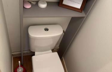 Maison de campagne lumineuse spacieuse dans impasse au calme a proximité d'un chateau deux vérandas grand jardin cabane pour vélos, pres Port en Bessin et Bayeux, proche plages du débarquement - Foto 27