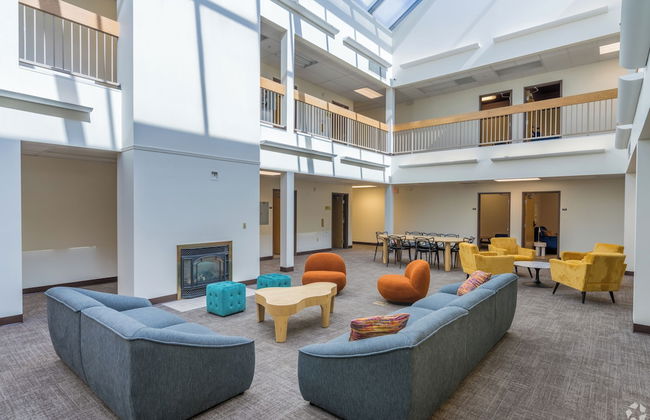 Brewster Hall - Photo 5