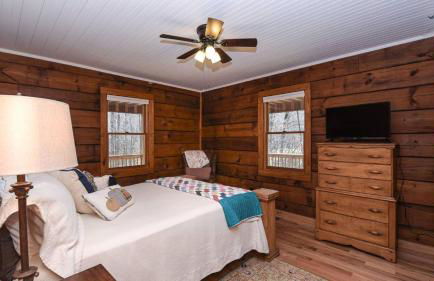 Charming Blue Ridge Cabin Private Pond and Waterfall Deer Haven by AvantStay - Foto 34