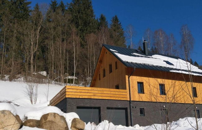 Holiday Villa in Beautiful Location - Photo 1