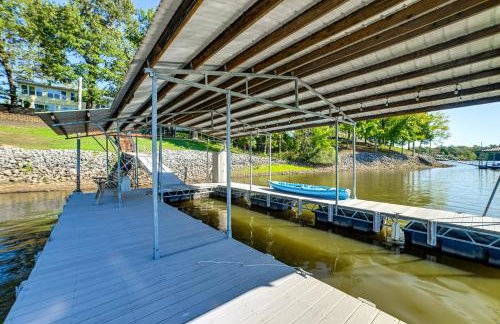 Spacious Kentucky Lake Escape with Dock and Views - Foto 35