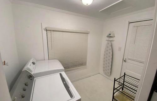 Serenity on over an acre easy access to 311 and HPU - Foto 8