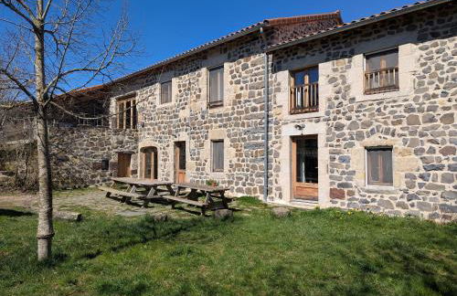 Maison de caractère avec grand terrain, proche d'Arlempdes, labels ECOGÎTE et Tourisme & Handicap - FR-1-582-118 - Foto 1