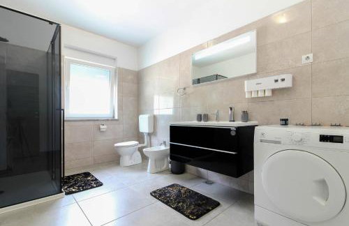 Wonderful villa wit pool surrounded by nature, high level of privacy a few minutes to the beach and town center by car by WiiBuk - Foto 8