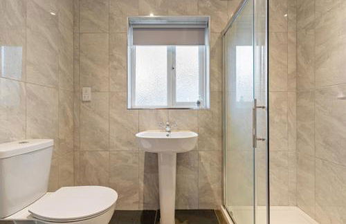 Maynor - Large Luxury House, Log Burner, Central Location - Photo 35