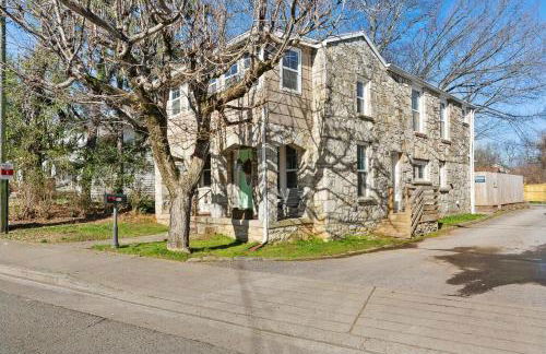 Stone Cottage 3 Bedroom Getaway - Stroll to DT Franklin - Historic Blakely House - Foto 44