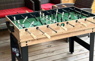 Luxe Retreat, Modern Gem with Private Backyard Oasis - Foto 2