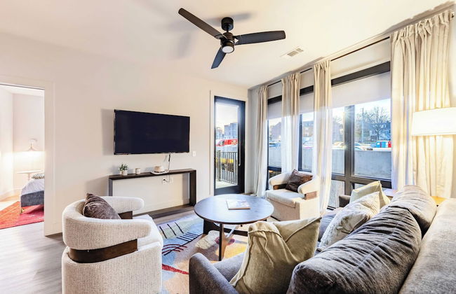 Walkable Midtown Location Modern Amenities, Pool & Gym Anthem by Avantstay - Foto 31