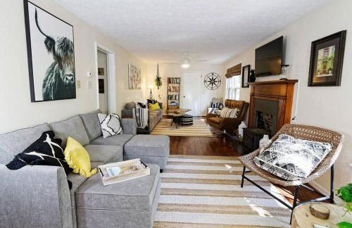 Stylish Lake Hs w/ hot tub: Walk to Blk Mtn Shops - Foto 29