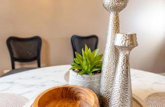 LUX - Downtown Oasis - Pool Table! Free Parking! - Foto 13