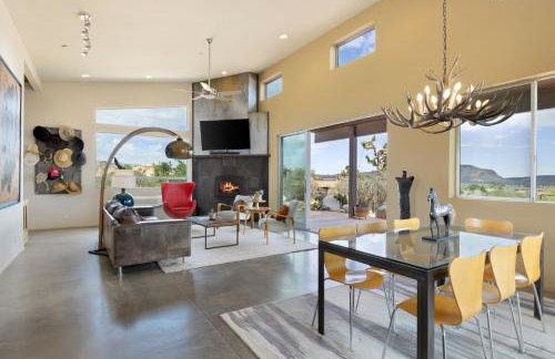 Jackalope Junction-Pool, Hot Tub, Fire Pit, BBQ & Desert Views! home - Foto 1