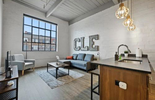 2125 Superior Living - Photo 48