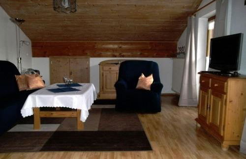 Dachgeschosswohnung mit toller Aussicht vom Balkon auf den wenige Meter entfernten See - Foto 2