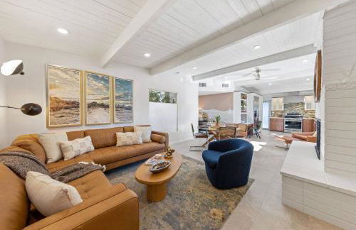 Luxurious Tennis Club Bungalow 1 with Mountain Views and Walks to Downtown Palm Springs! - Foto 1