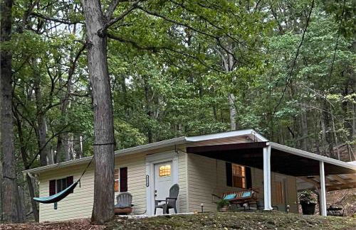Cozy Cabin, minutes from Lost River State Park - Foto 21