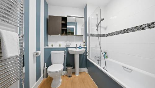 Steps from Train Station - Modern 2-Bedroom with Balcony & Cambridge Amenities, Family Friendly - Foto 5