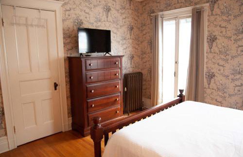 Lakeview on Main Pool Fire Pit and Walkable - Foto 16