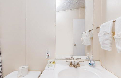 Riverfront Stay Sleeps 6 Deck Firepit Water View - Foto 24