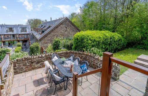 Toffee Apple - Photo 28