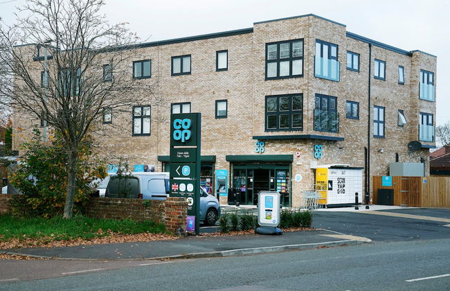 Luxury Manchester Apartment - Yellow - Photo 17