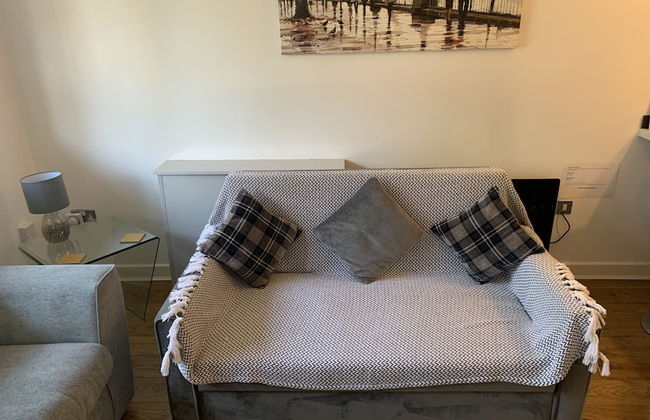 Stylish and Immaculate 2-bed Apartment in Leigh - Foto 3