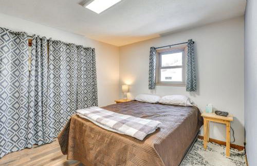 half Mi to Dtwn Pierre Family Home with Patio - Foto 14