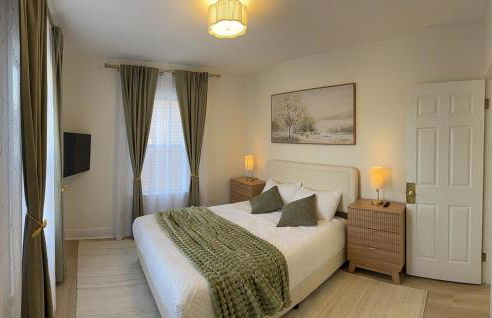 Stylish 3BR Revere Home Sleeps 8 Near Boston, Revere Beach and Airport - Foto 18