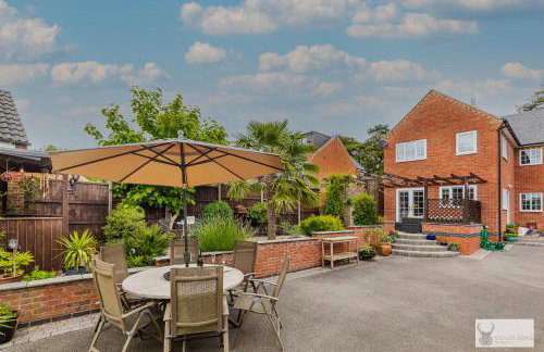 Silver Stag Properties Large 4 bed Property - Photo 26