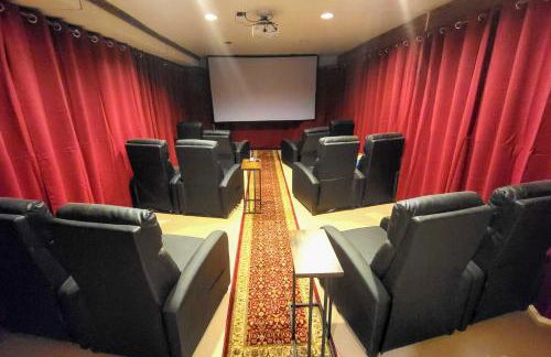 Unique Port Ludlow Home with 3 Decks and Hot Tub! - Foto 13